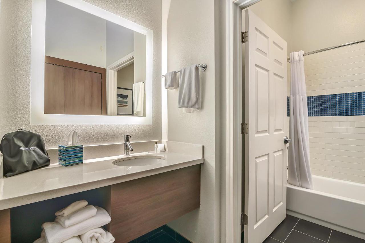 Staybridge Area By Ihg Hotel 3*
